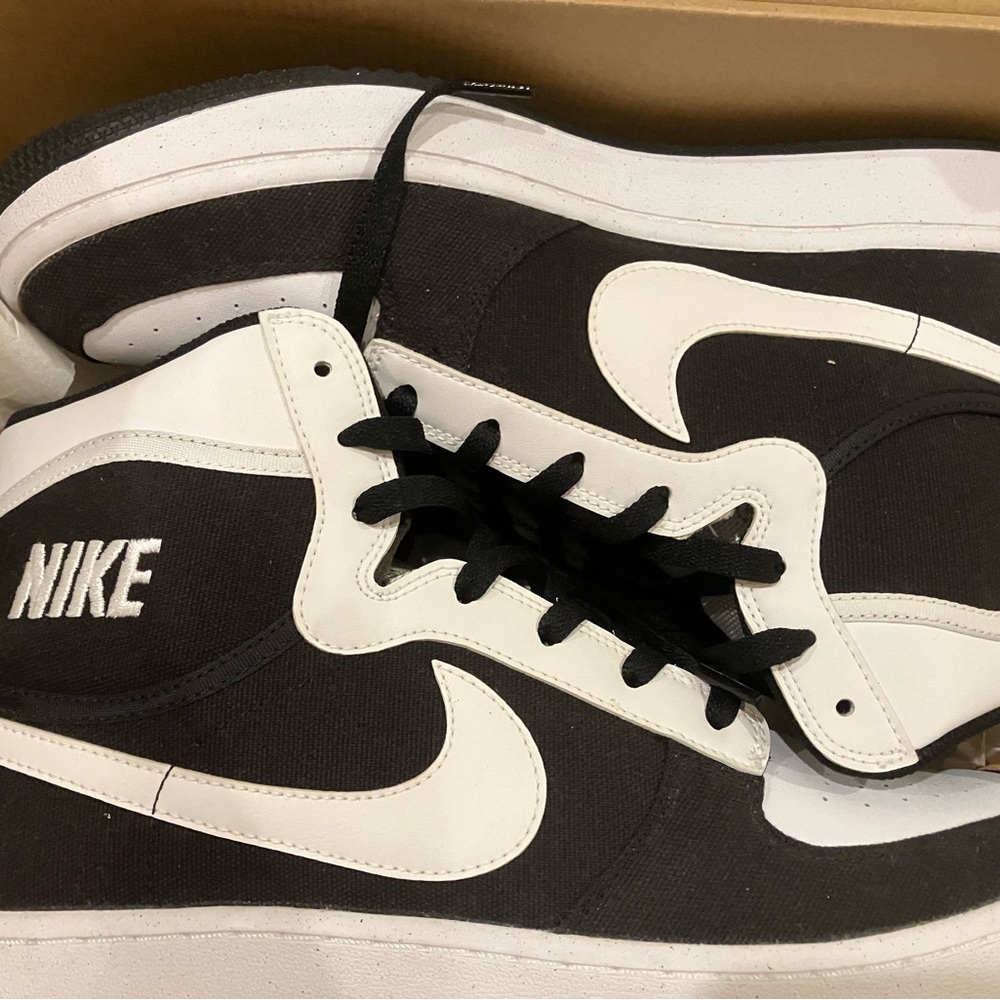 Nike Black and White Sneakers